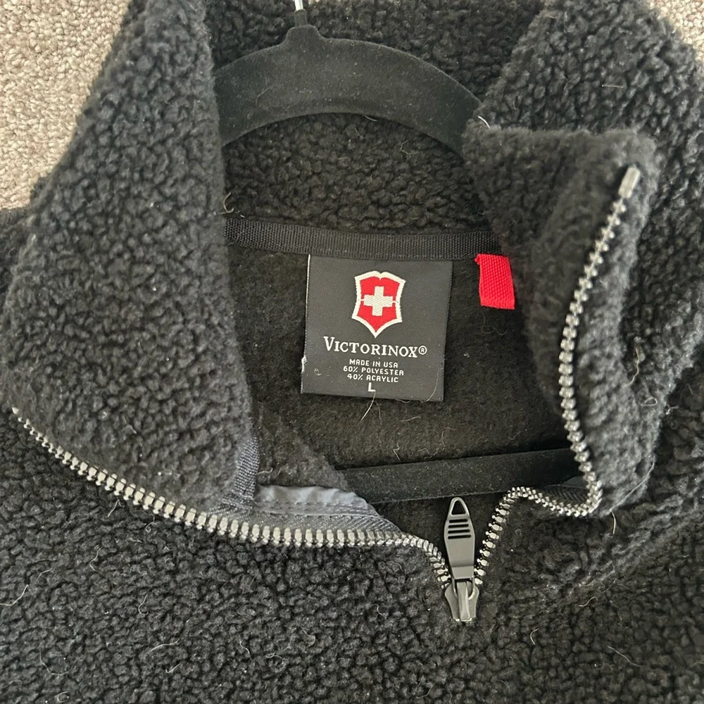 Victorinox Black 1/4 Zip Pullover Heavyweight
Sweatshirt-Men's L - Picture 2 of 3
